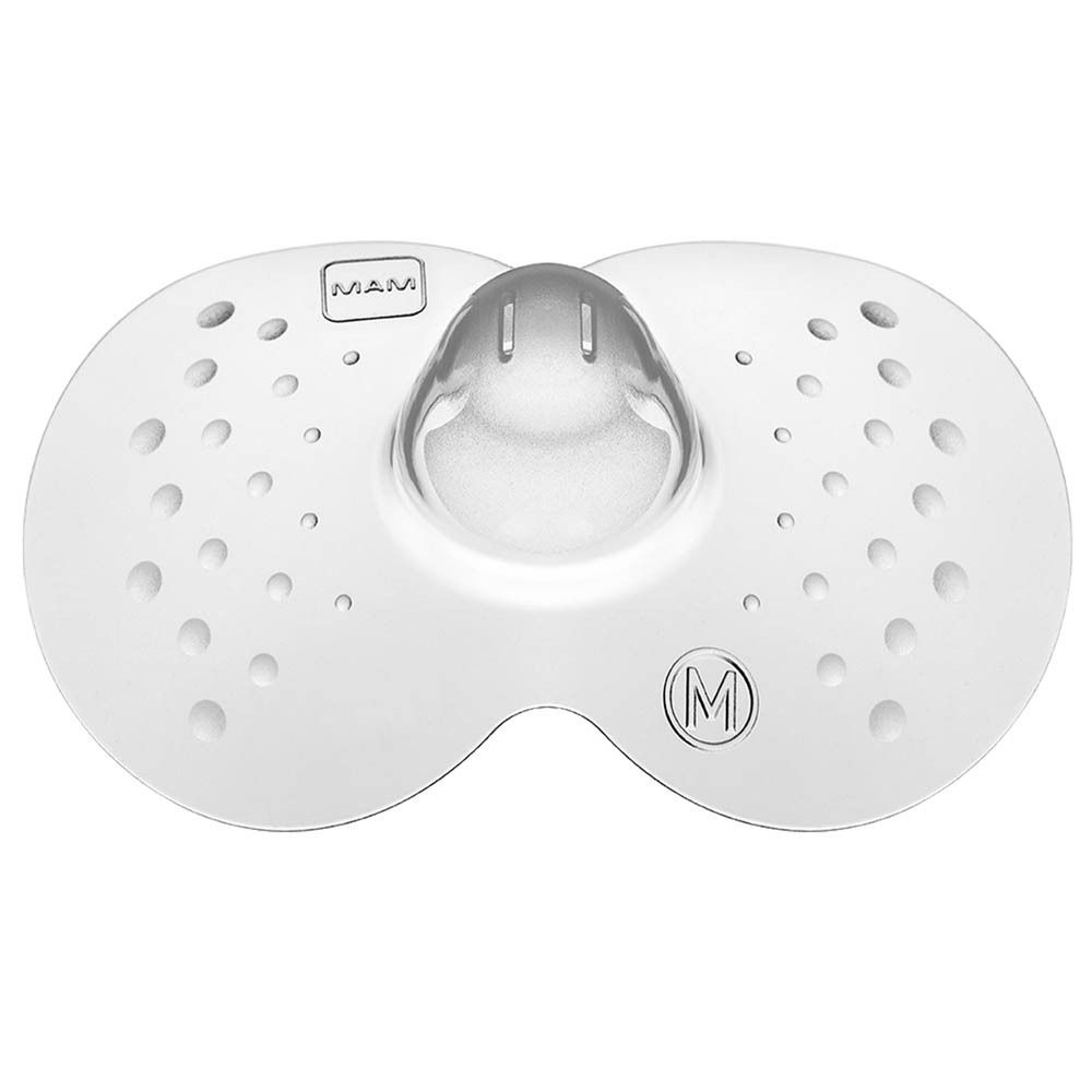 Un coussinet d'allaitement MAM Taille M en silicone SkinSoft doux, avec trous d'aération.