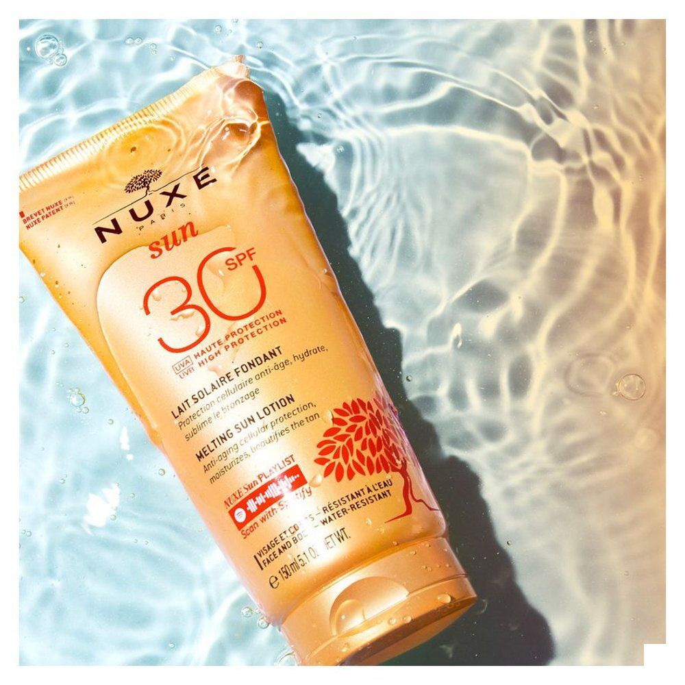Nuxe Sun Lait Solaire Fondant SPF30, crème solaire pour le visage et le corps.
