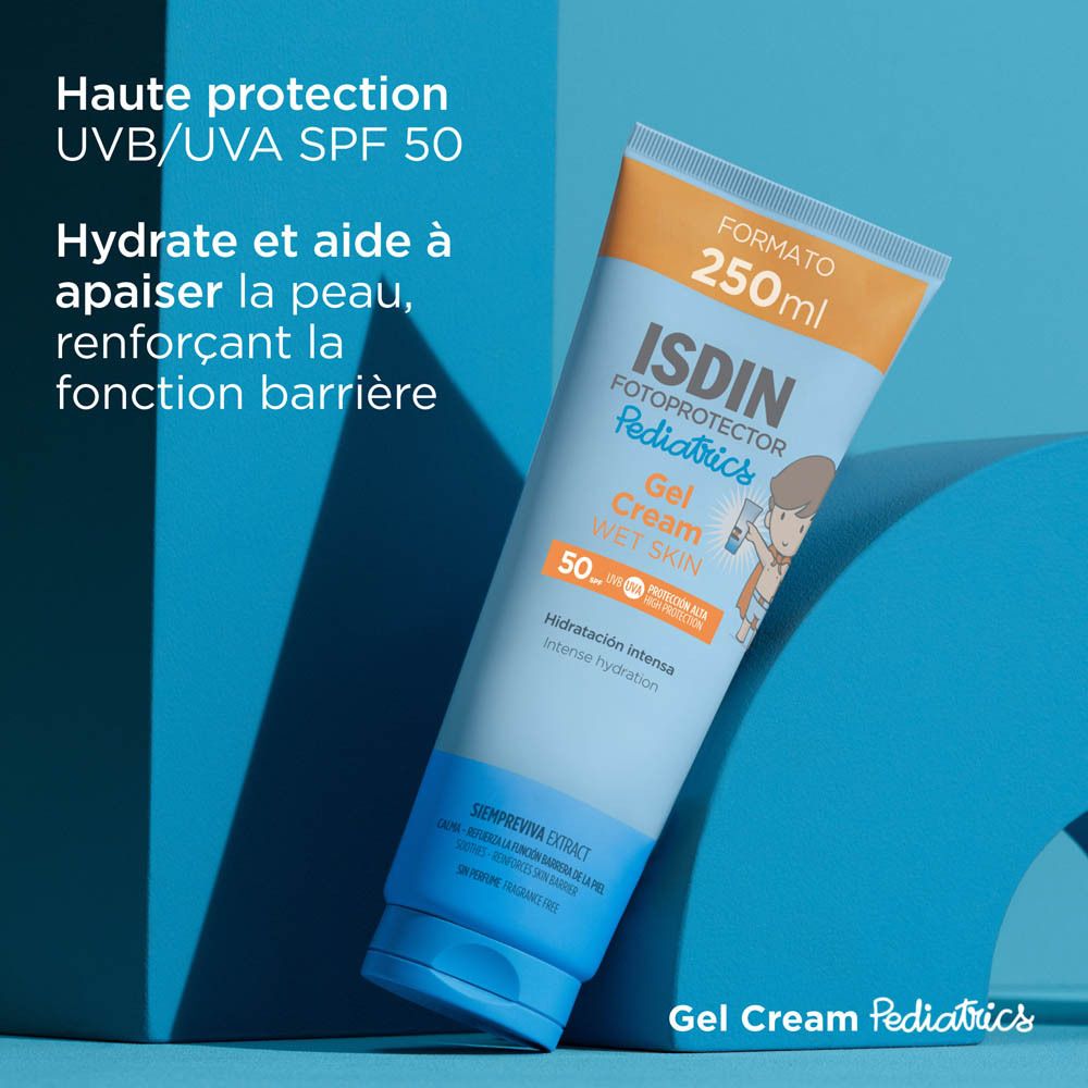 Tube ISDIN Fotoprotector Pediatrics Gel Cream Wet Skin SPF50+. 250ml. Haute protection. Design bleu.