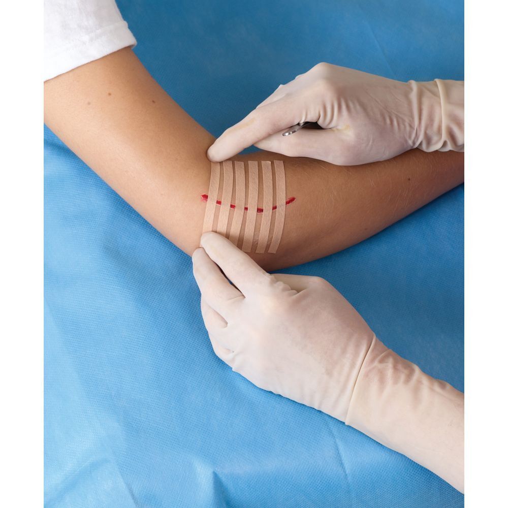 Nexcare Steri-Strip. Fermetures cutanées. Boîte de 6. Couleur chair. 6 mm x 75 mm. Logo 3M.