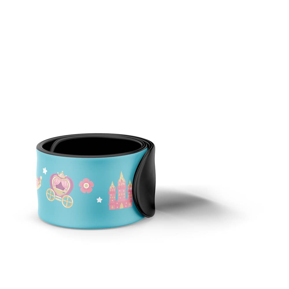 Bracelet Manouka Junior motif princesse, rechargeable, dans son emballage, vue latérale.