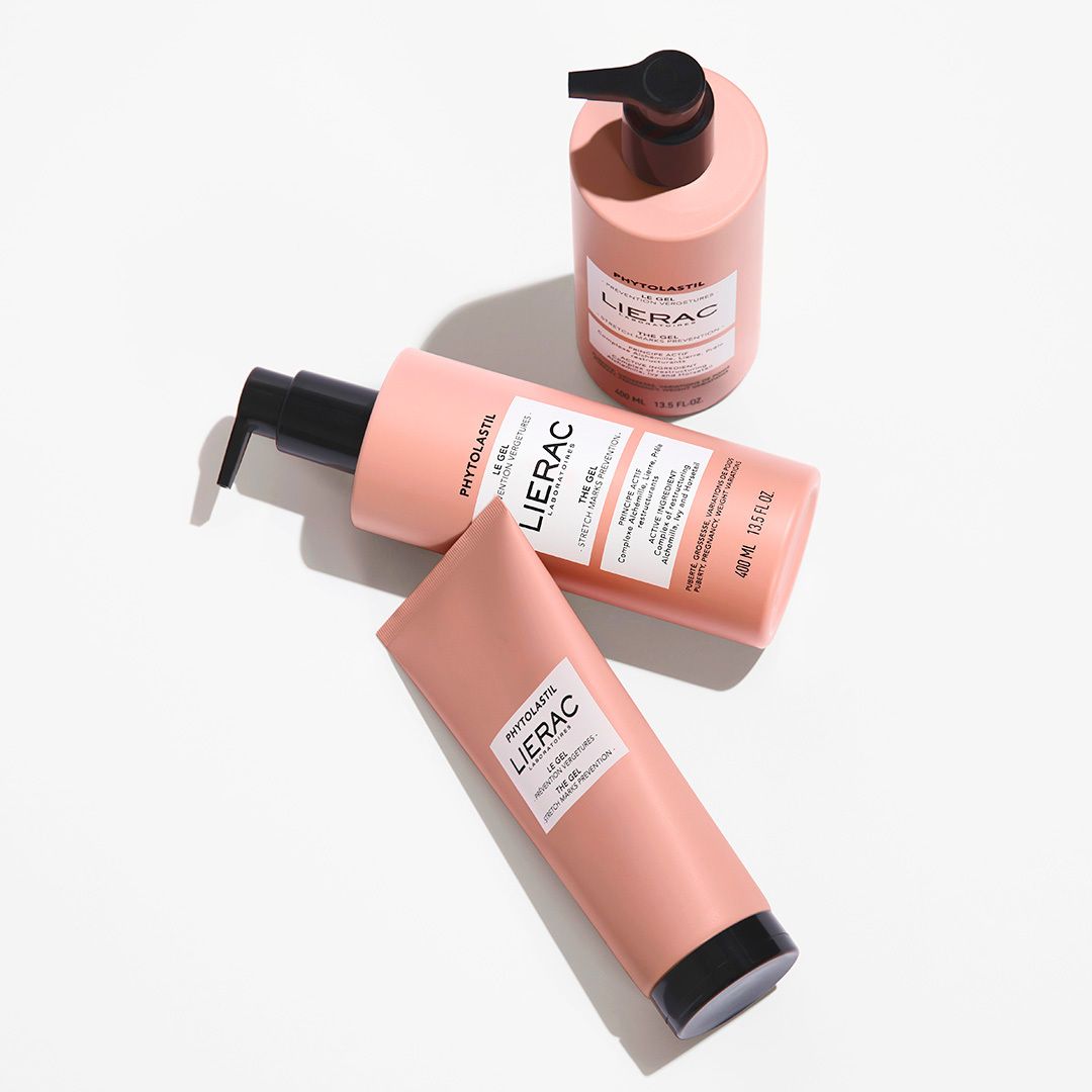 Trois produits roses. Inscriptions : LIERAC, LE GEL, THE GEL. Différents emballages.