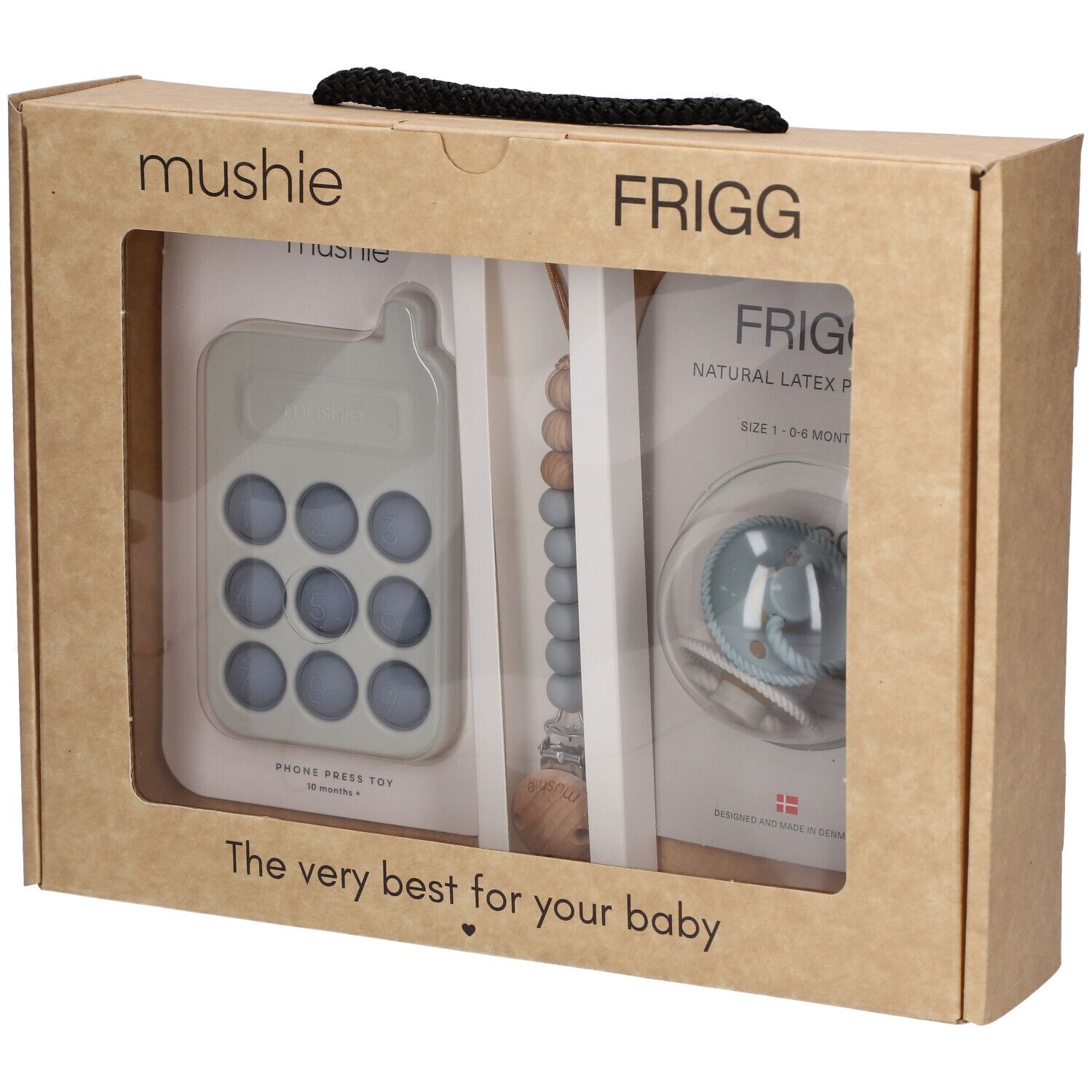 Coffret cadeau bébé bleu. Contient un anneau de dentition, une sucette et un attache-sucette. Boîte en carton marron avec poignée.