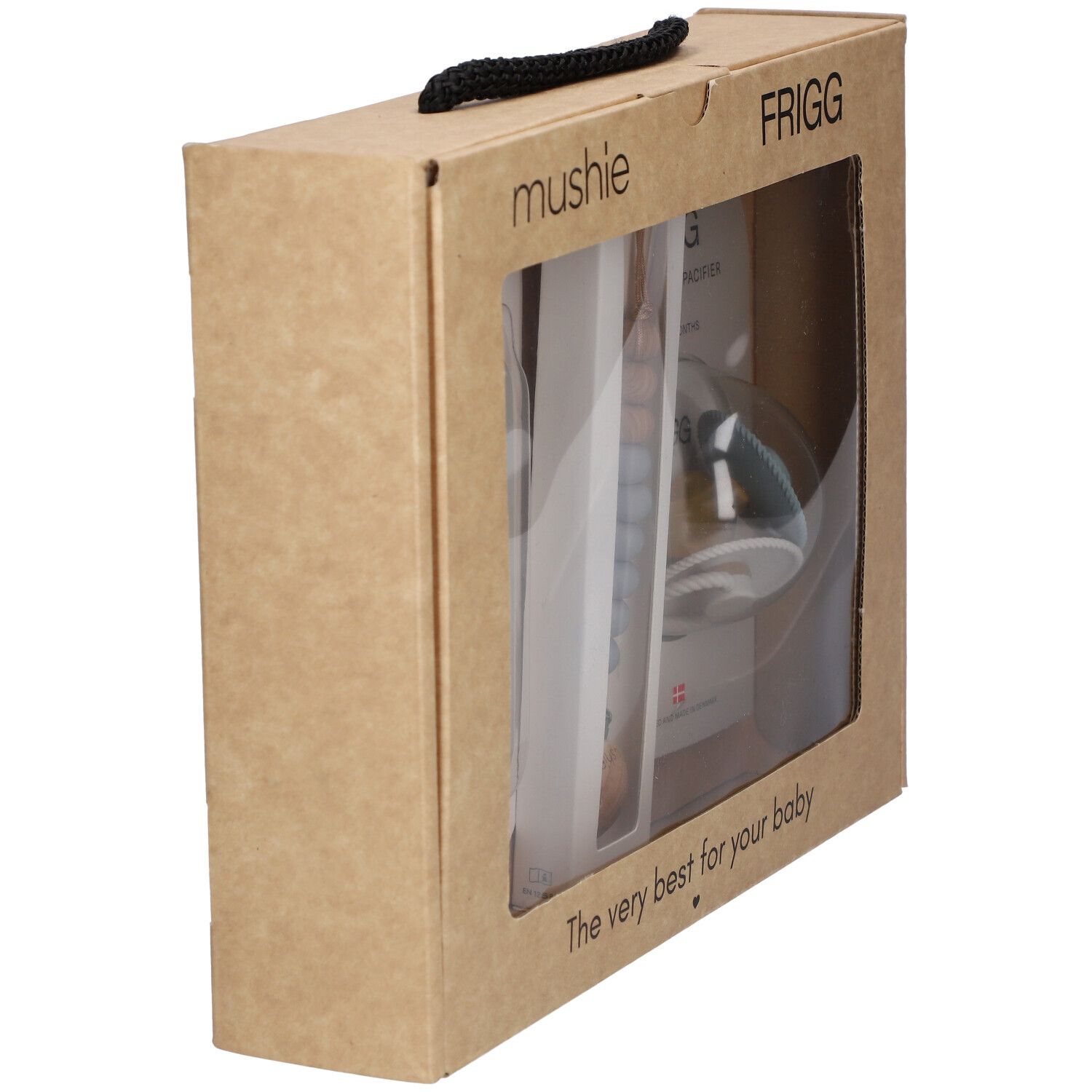 Coffret cadeau bébé marron. Contient des articles pour bébé, visibles à travers une fenêtre transparente. Poignée noire.