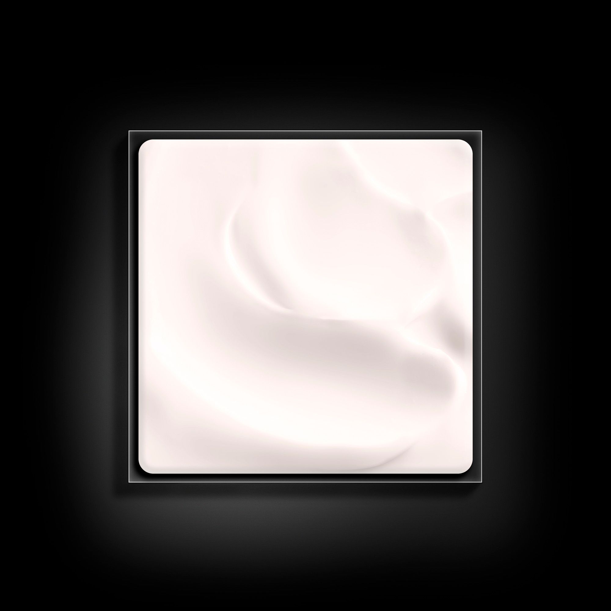 Boîte et pot noirs. Inscription : LIERAC PREMIUM, LA CRÈME SOYEUSE, THE SILKY CREAM. 50 ml.