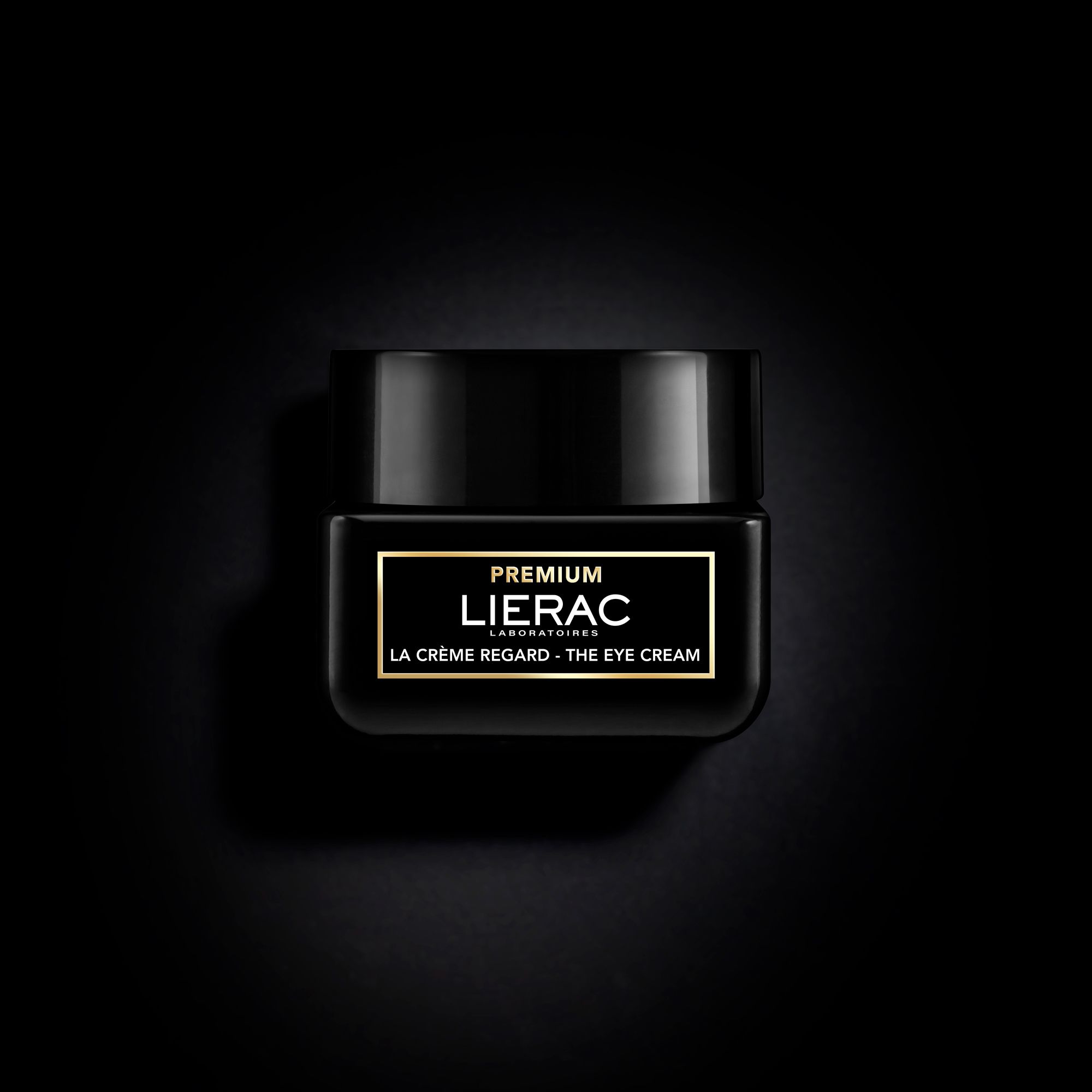 Emballage et pot noirs. Inscription : LIERAC PREMIUM LA CRÈME REGARD - THE EYE CREAM. 20 ml.
