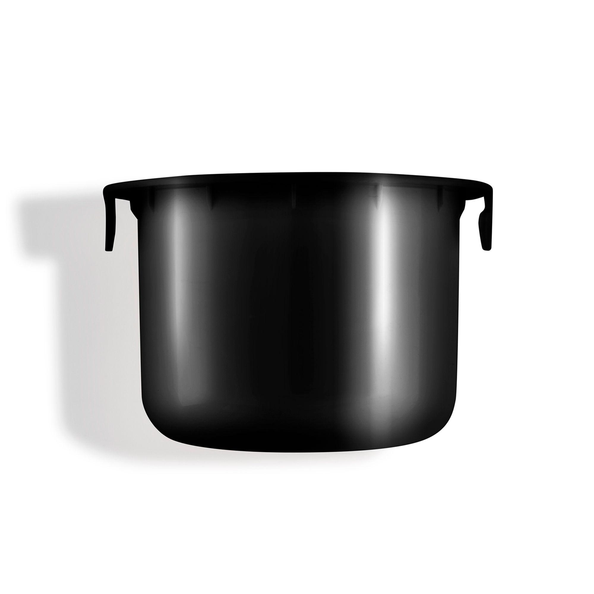 Récipient cylindrique noir avec deux poignées latérales. Bord supérieur avec encoches.
