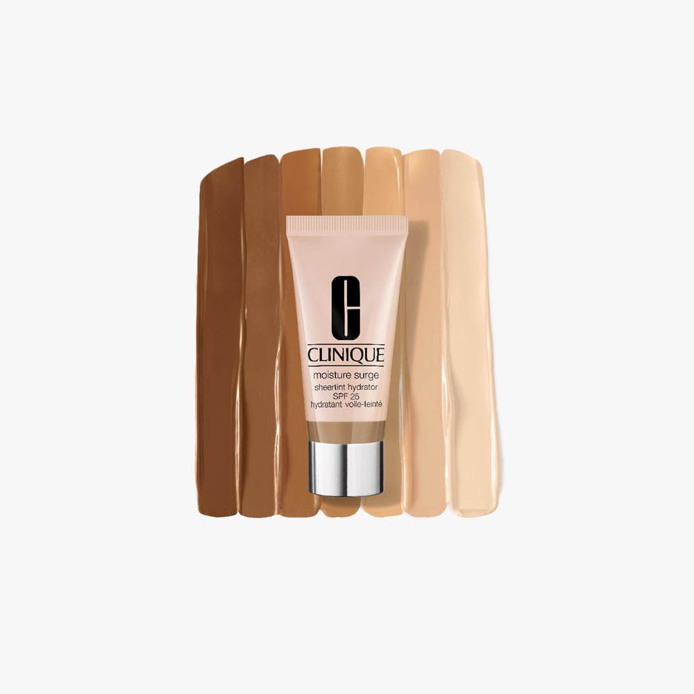 Crème hydratante Clinique avec SPF 20, entourée d'échantillons de teinte de peau.
