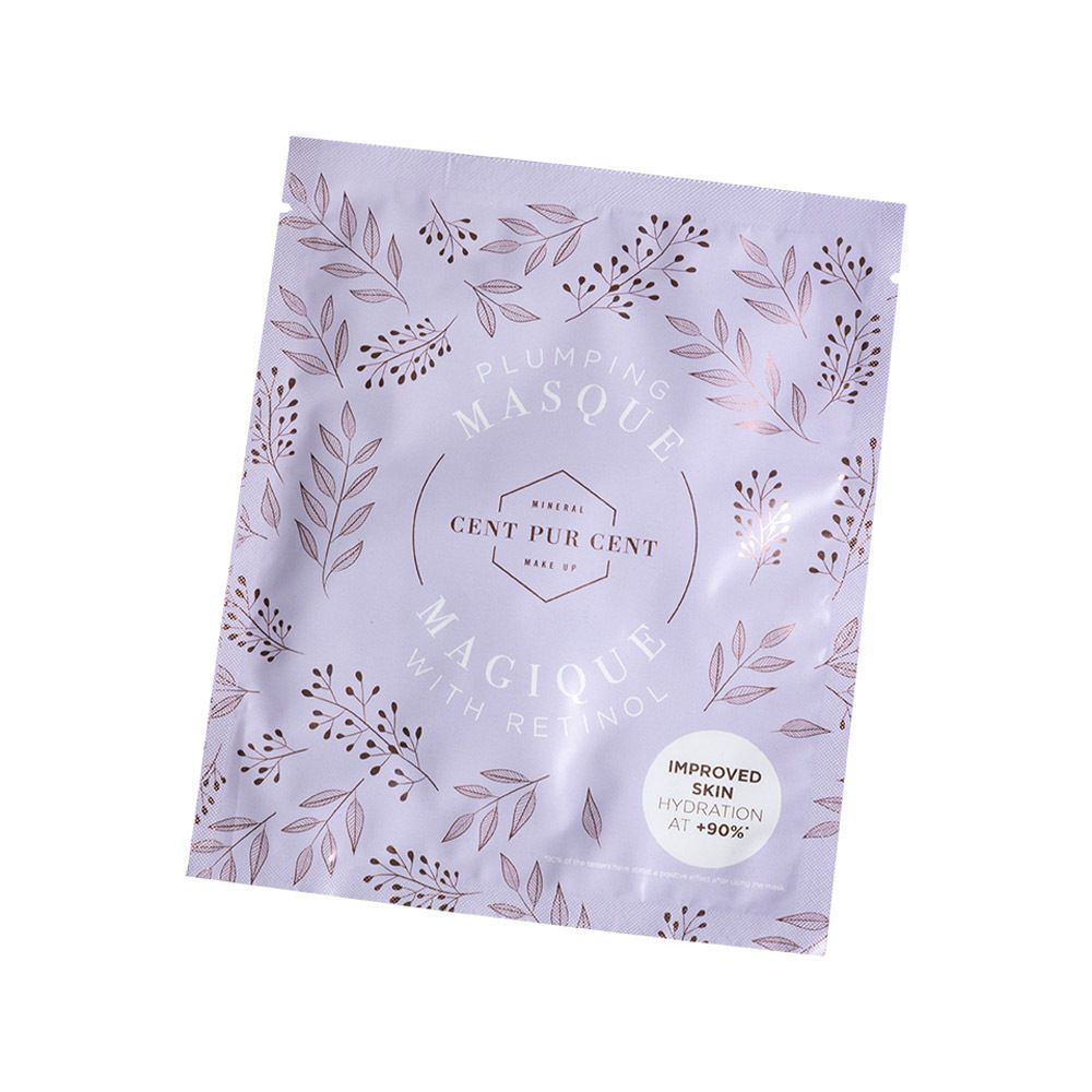 Emballage de Cent Pur Cent Plumping Masque avec masque facial sortant. Fond violet avec motif floral.