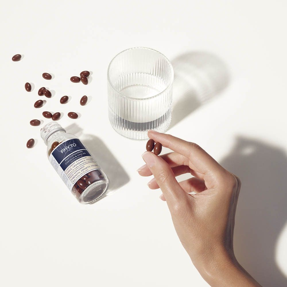 Emballage du produit. Boîte bleue et blanche avec nom du produit et flacon de gélules.