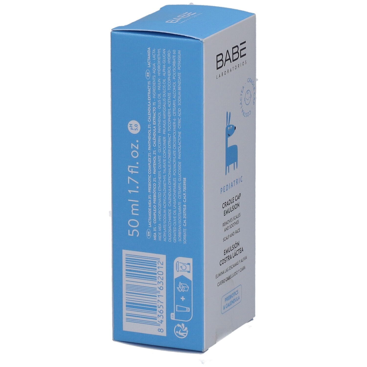 Boîte bleue, vue latérale. Logo BABÉ, nom du produit et illustration d'un animal bleu. Texte: Pediatric Cradle Cap Emulsion. 50 ml 1.7 fl. oz.