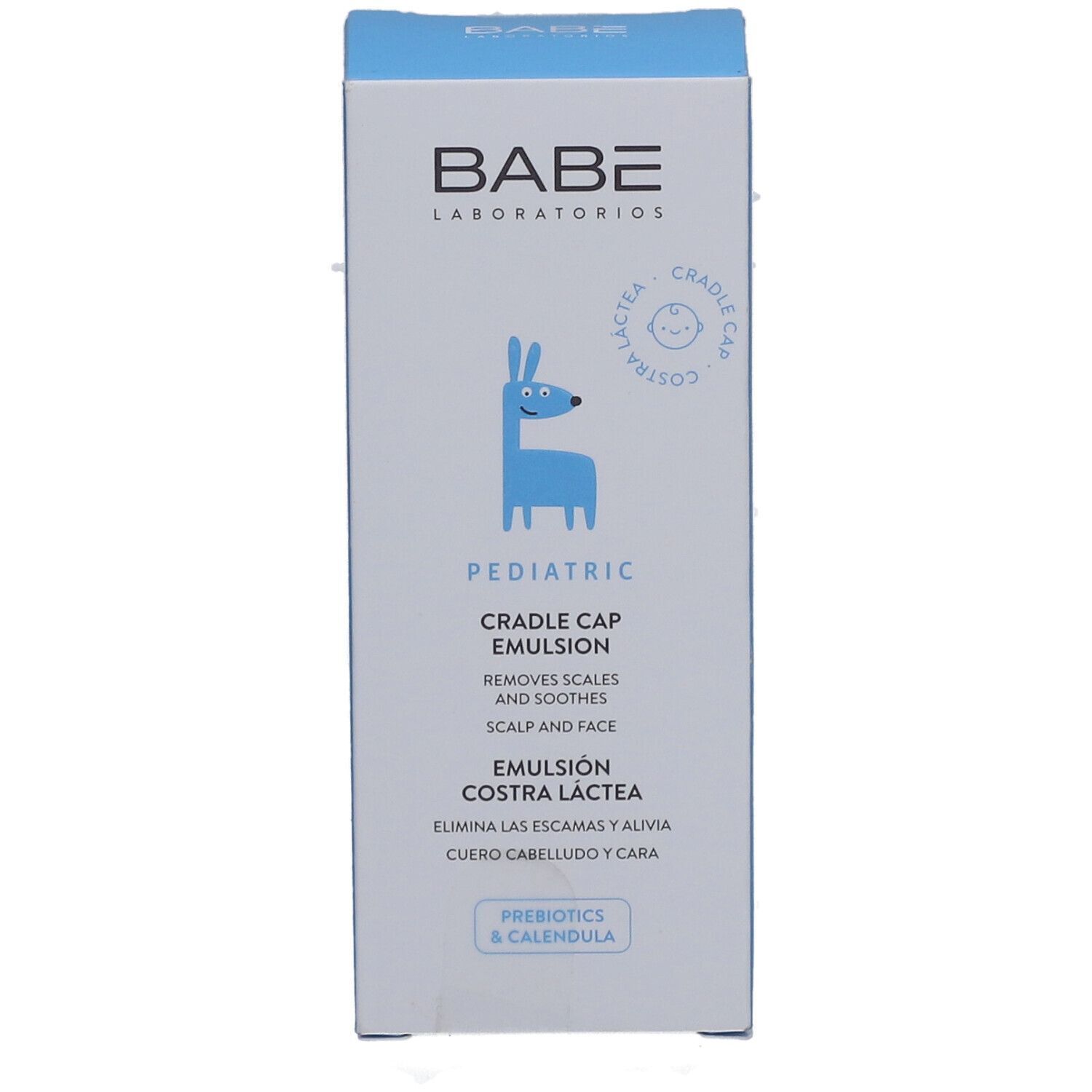 Boîte bleue avec impression. Logo BABÉ, nom du produit et illustration d'un animal bleu. Texte: Pediatric Cradle Cap Emulsion.