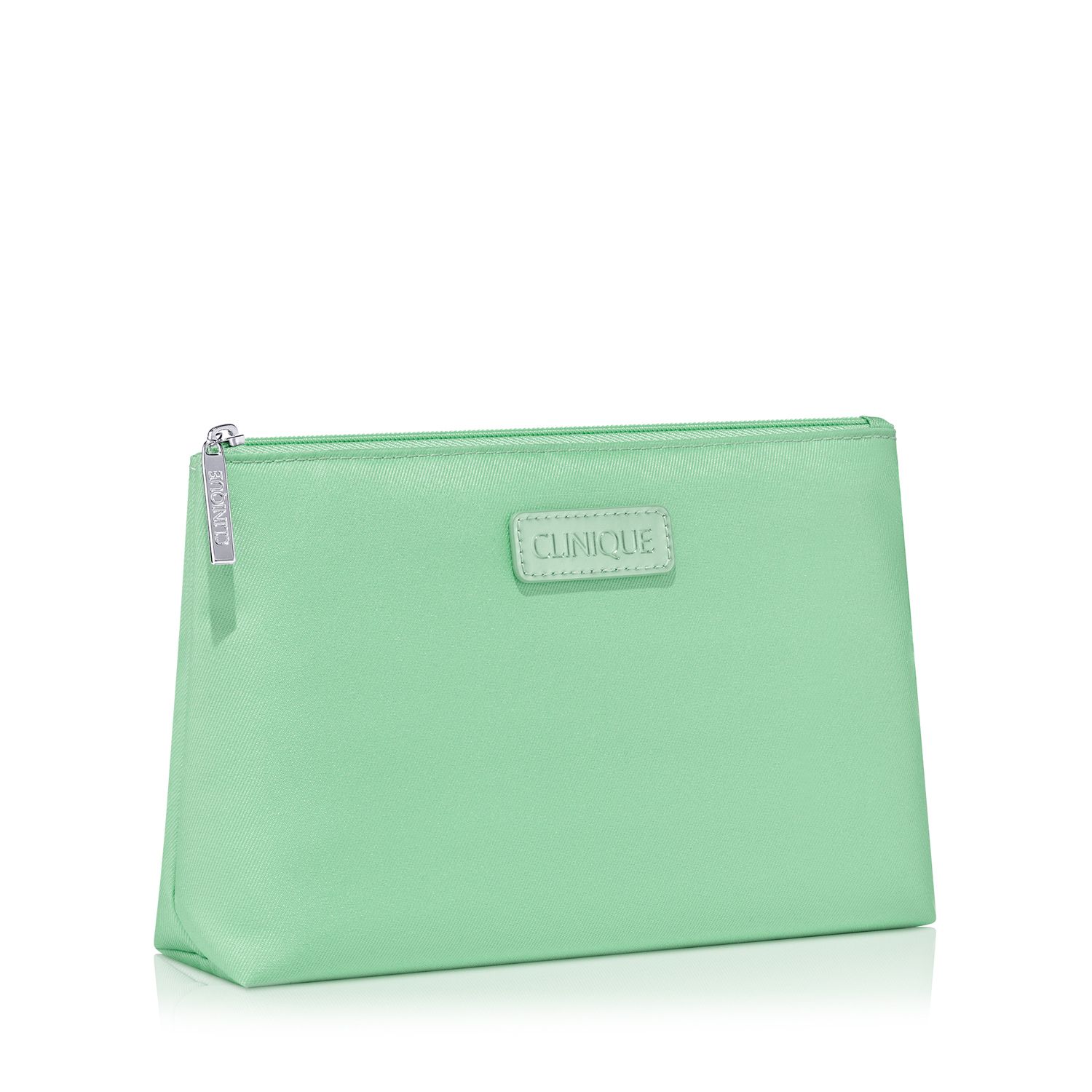 Trousse de toilette verte avec fermeture éclair. Inscription: CLINIQUE. Forme rectangulaire. Matière lisse.