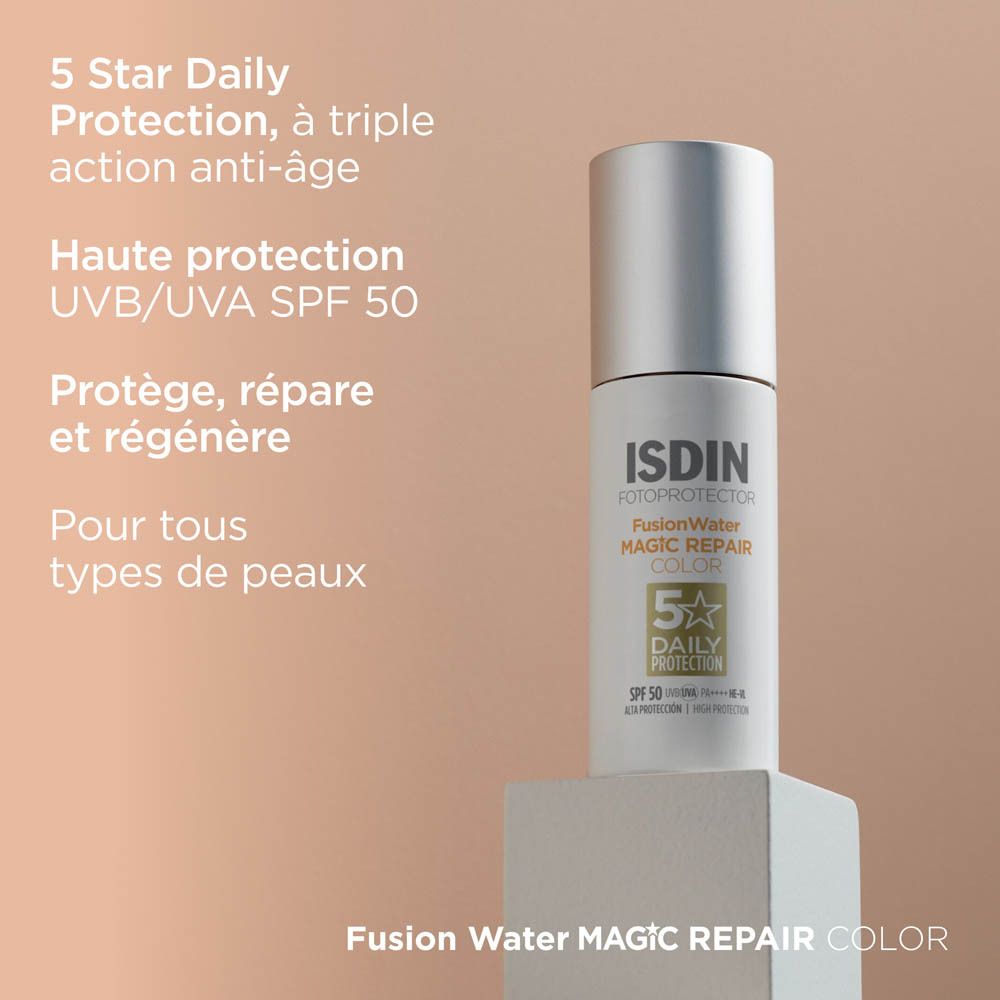 Produit sur socle blanc. Inscription: ISDIN Fotoprotector Fusion Water Magic Repair Color SPF50.