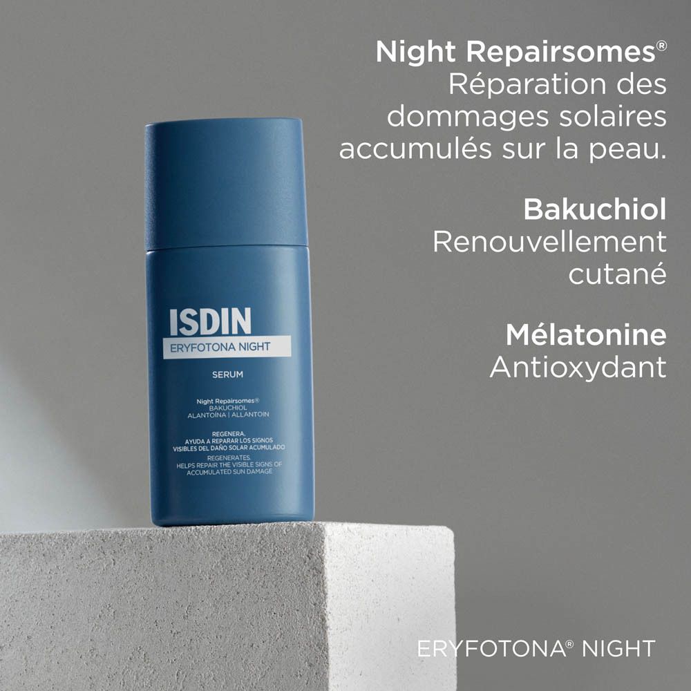 Flacon bleu ISDIN Eryfotona Night Serum. Texte. Fond bleu. Gros plan.