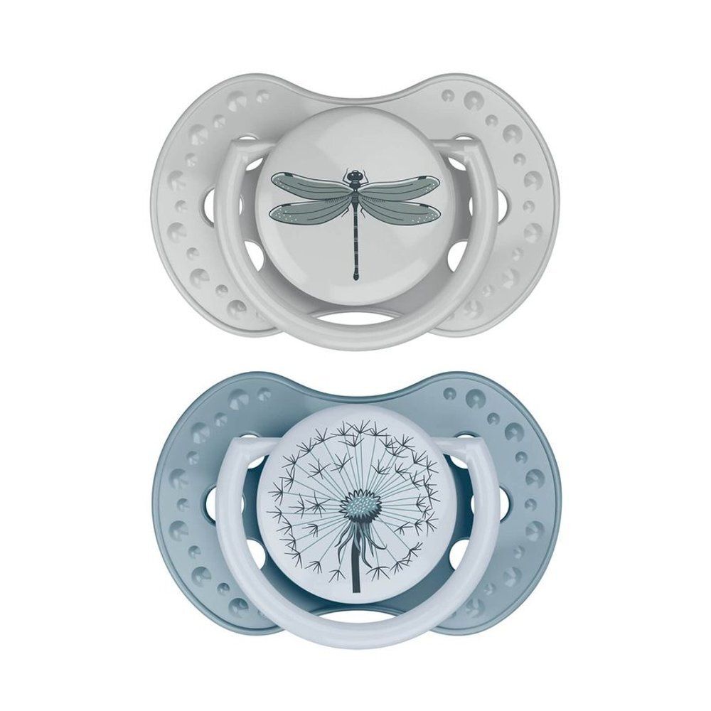 Deux sucettes : une avec motif libellule (gris clair), une avec motif pissenlit (bleu).