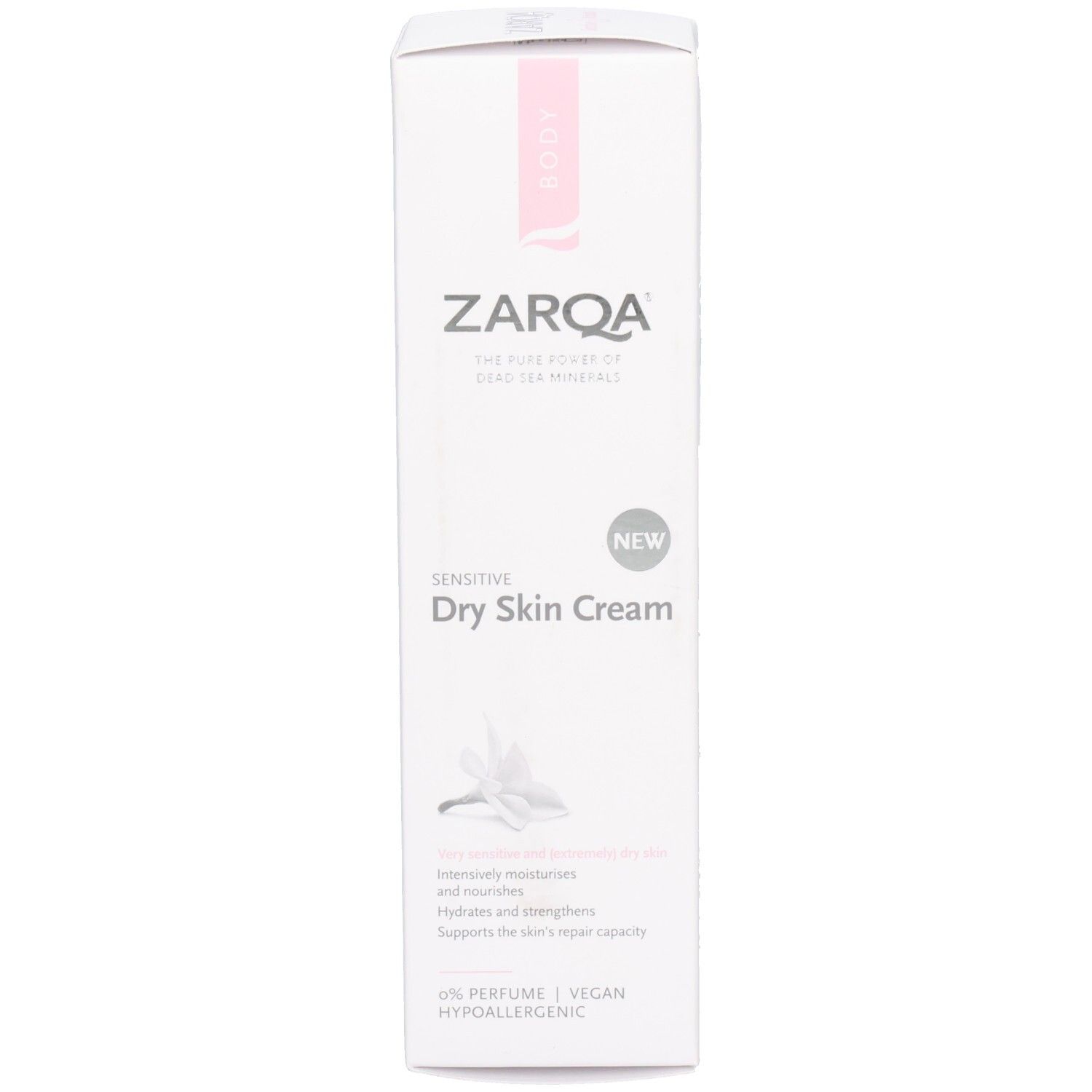 Emballage blanc avec Zarqa Sensitive Dry Skin Cream. Accent rose. Texte : Sensitive Dry Skin Cream, NEW, 0% Parfum, Vegan.