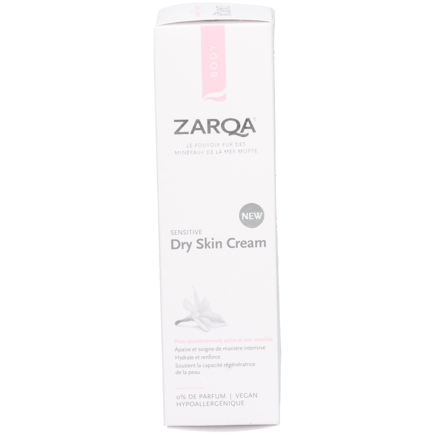 Emballage blanc avec Zarqa Sensitive Dry Skin Cream. Accent rose. Texte : Sensitive Dry Skin Cream, NEW, 0% Parfum, Vegan.