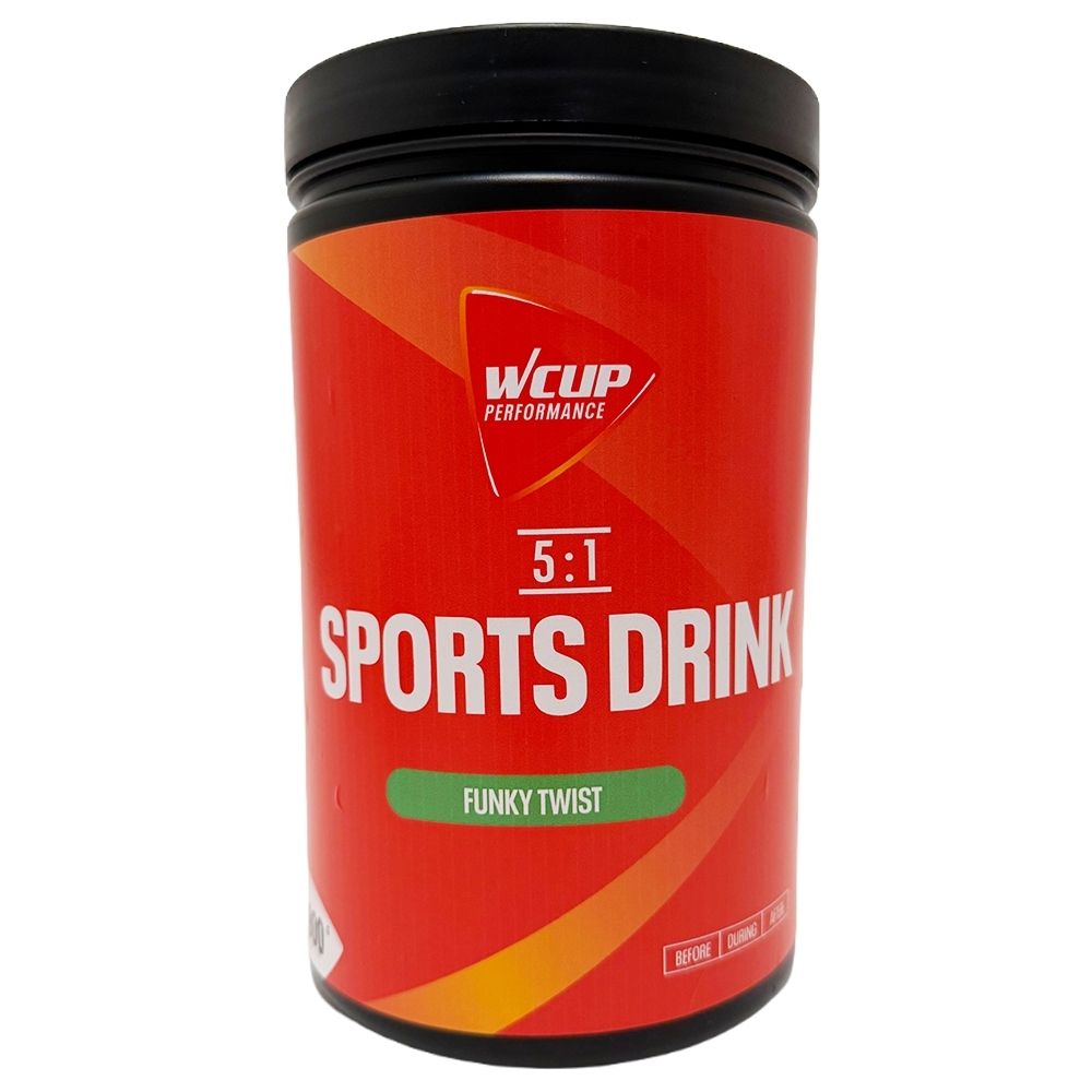 Boîte rouge avec couvercle noir, inscription WCUP Sports Drink Funky Twist, avec accents orange.