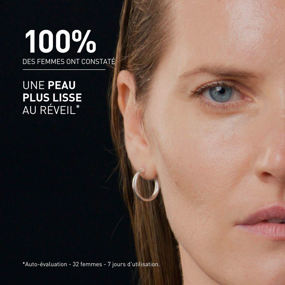 Femme avec peau. Texte: 100% DES FEMMES ONT CONSTATÉ. UNE PEAU PLUS LISSE AU RÉVEIL.