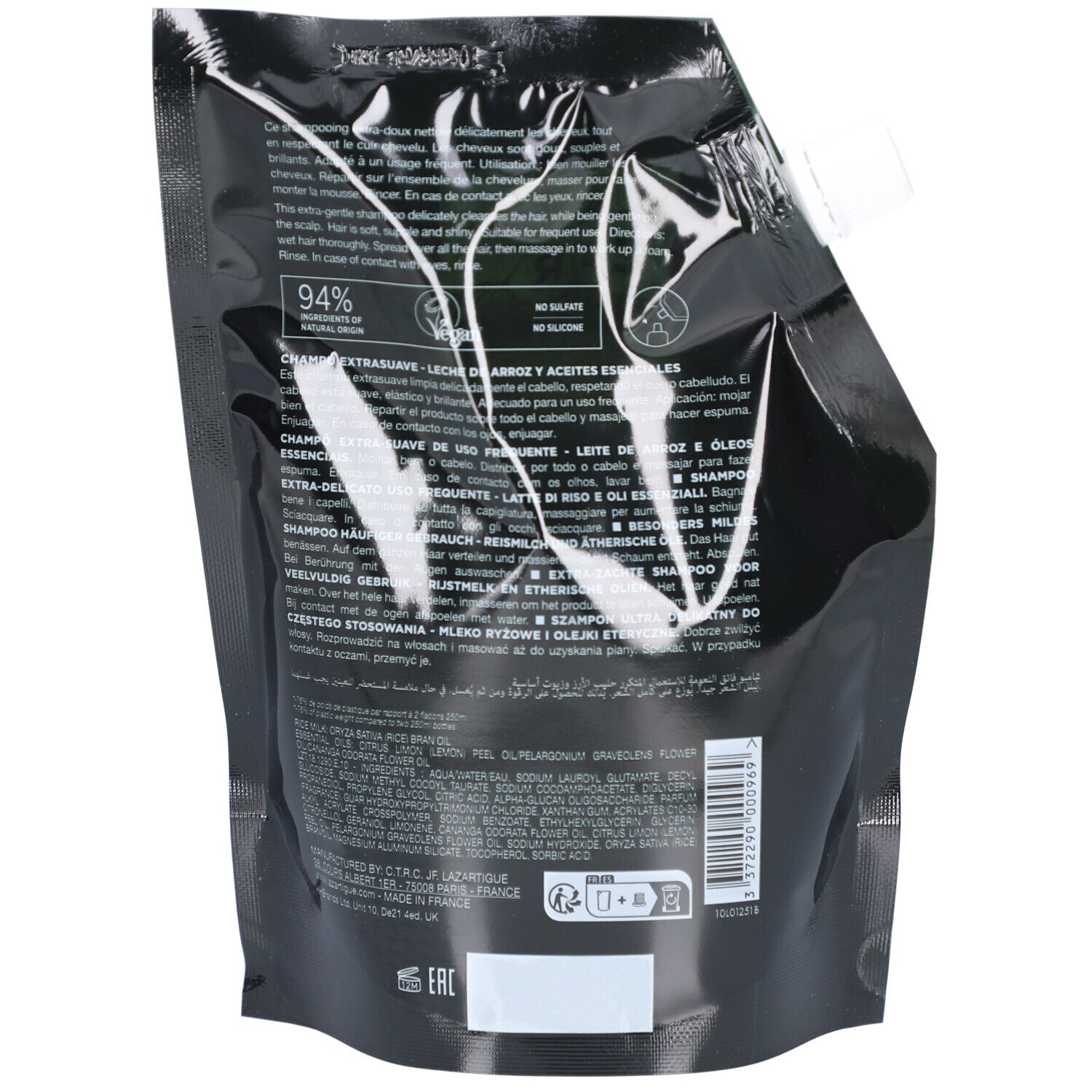 Pochette de recharge noire pour produits capillaires avec bec verseur blanc. Contient 94% d'ingrédients d'origine naturelle.