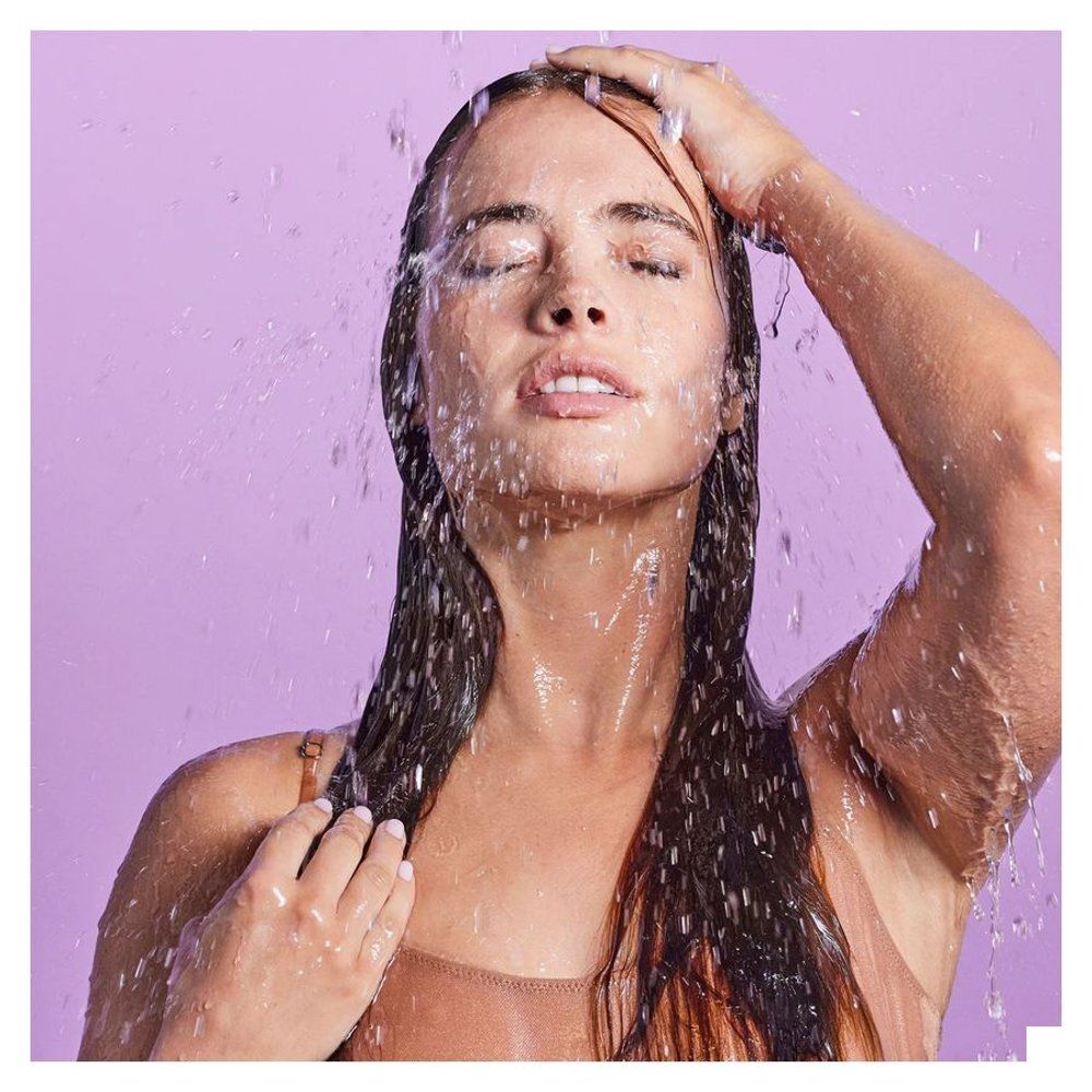 Arrière d'un flacon de Nuxe Hair Prodigieux Shampoo avec étiquette.