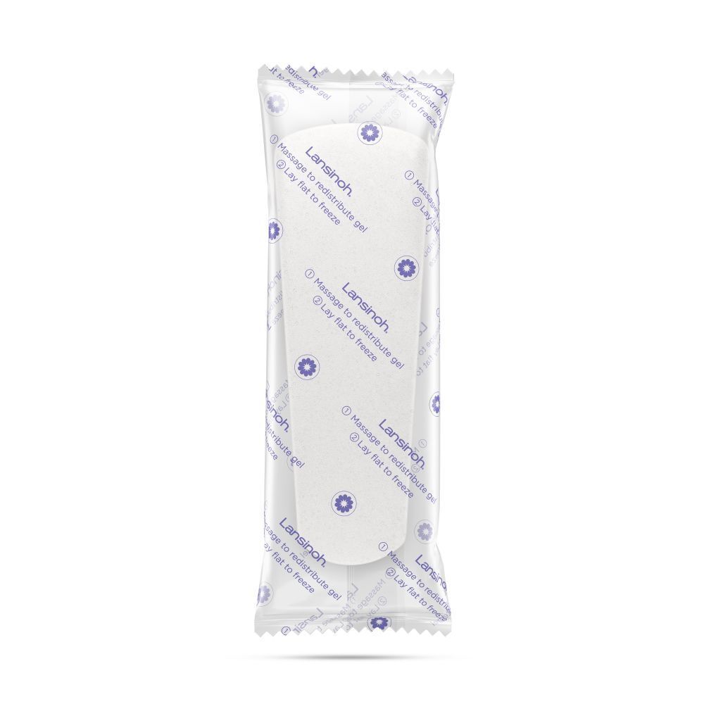 Pad emballé individuellement. Inscription : Lansinoh. Pad dans un film transparent. Pour l'hygiène intime.