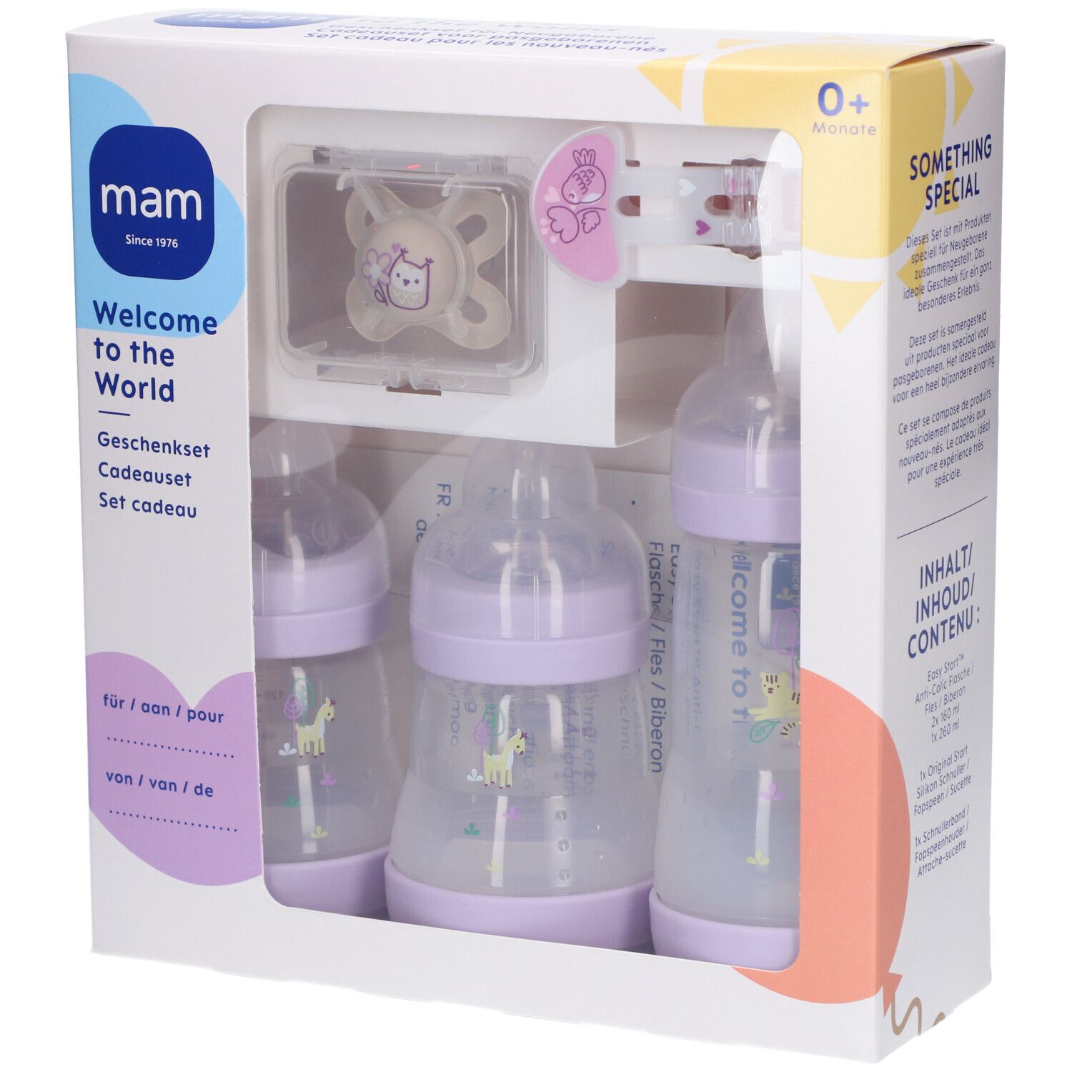 Coffret cadeau avec biberons, sucette et accessoires. Emballage avec nom et marque du produit. Biberons avec accents violets.