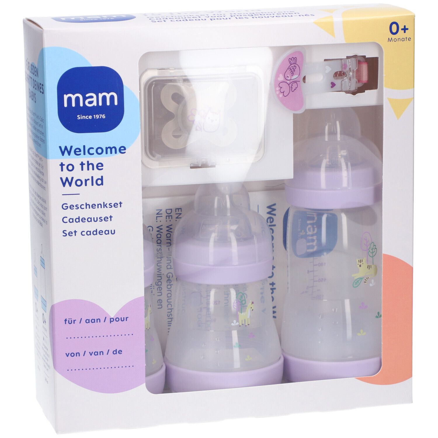 Coffret cadeau avec biberons, sucette et accessoires. Emballage avec nom et marque du produit. Biberons avec accents violets.