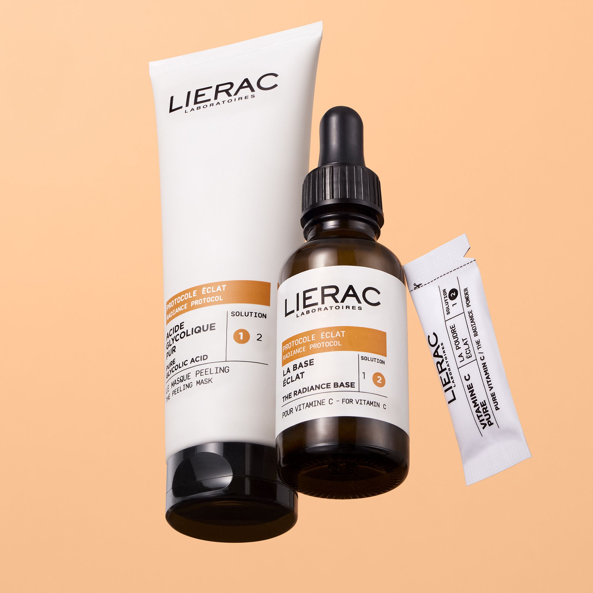 Flacon, tube et sachet. Logo LIERAC et noms de produits visibles.