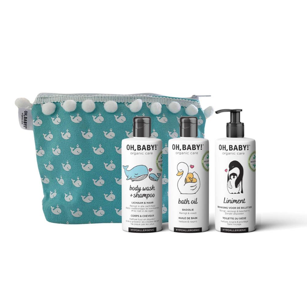 Ensemble de produits cosmétiques pour bébés. Comprend une trousse et trois flacons étiquetés.