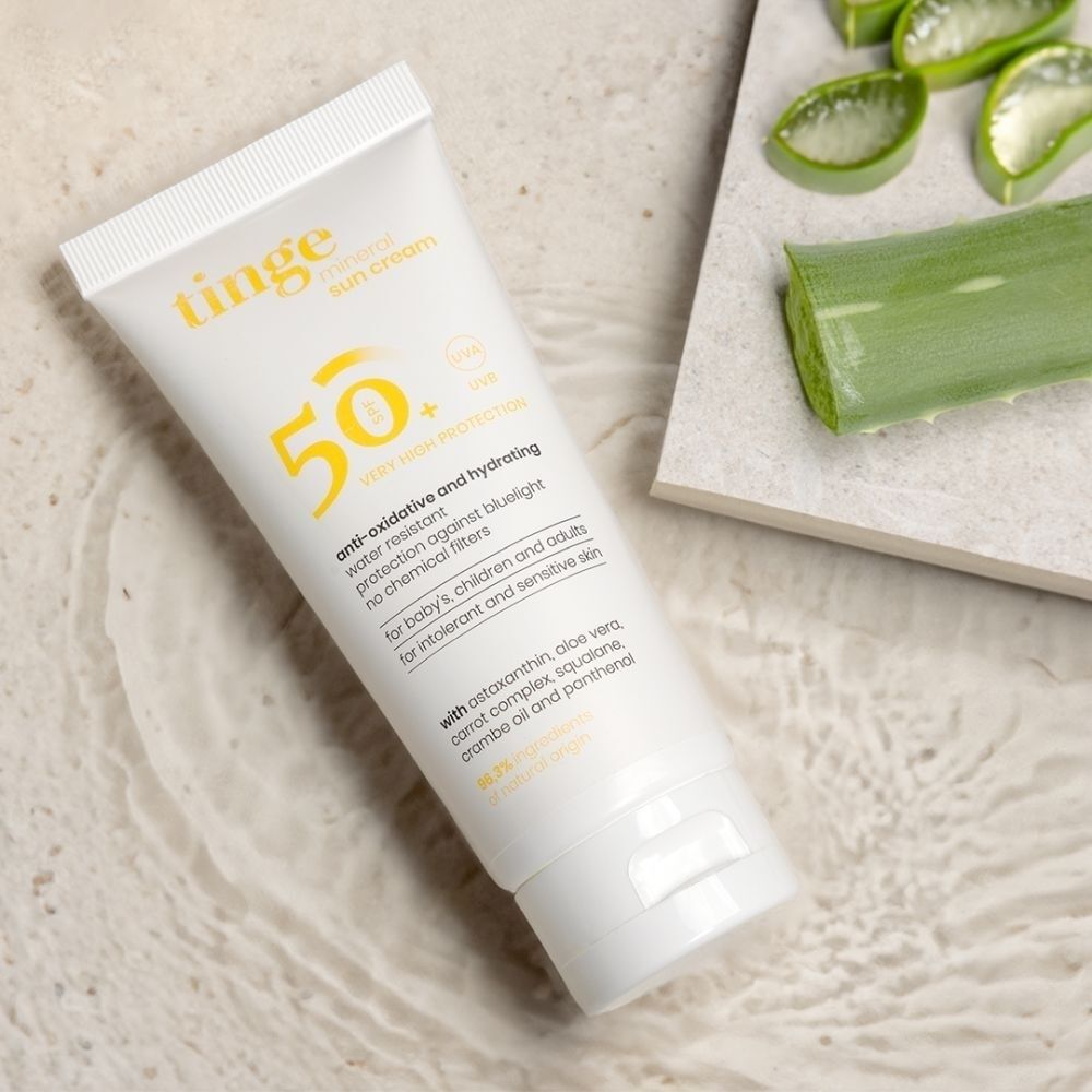 Tube Tinge Crème Solaire Minérale SPF50+ avec aloès.