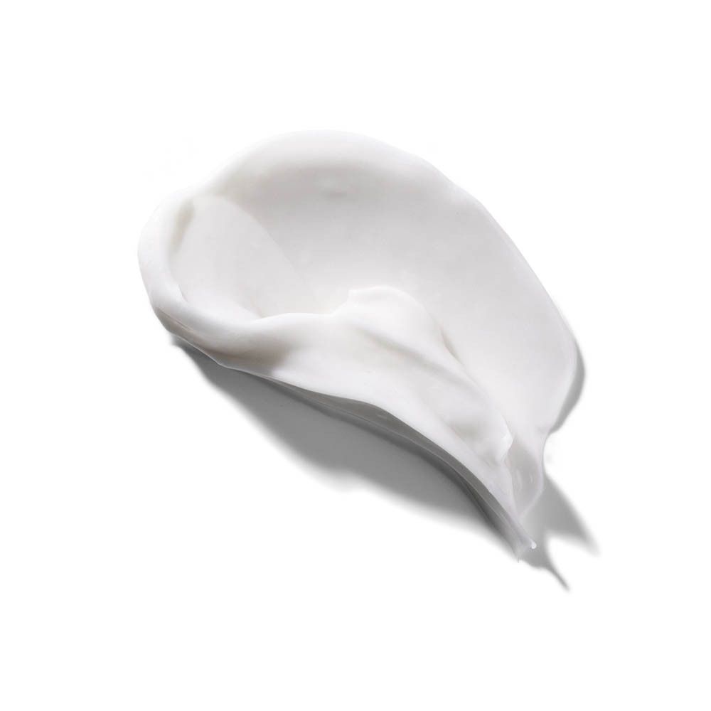 Texture de crème blanche en forme incurvée sur fond gris.