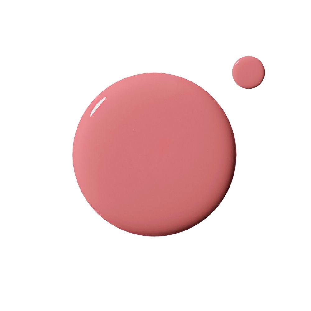 Tache circulaire de vernis à ongles rose et petite tache à côté.