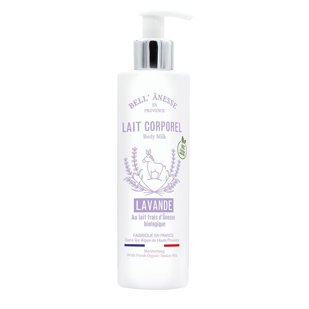 Flacon blanc avec pompe. Inscription: Lait Corporel Lavande, certification bio. Drapeau français.