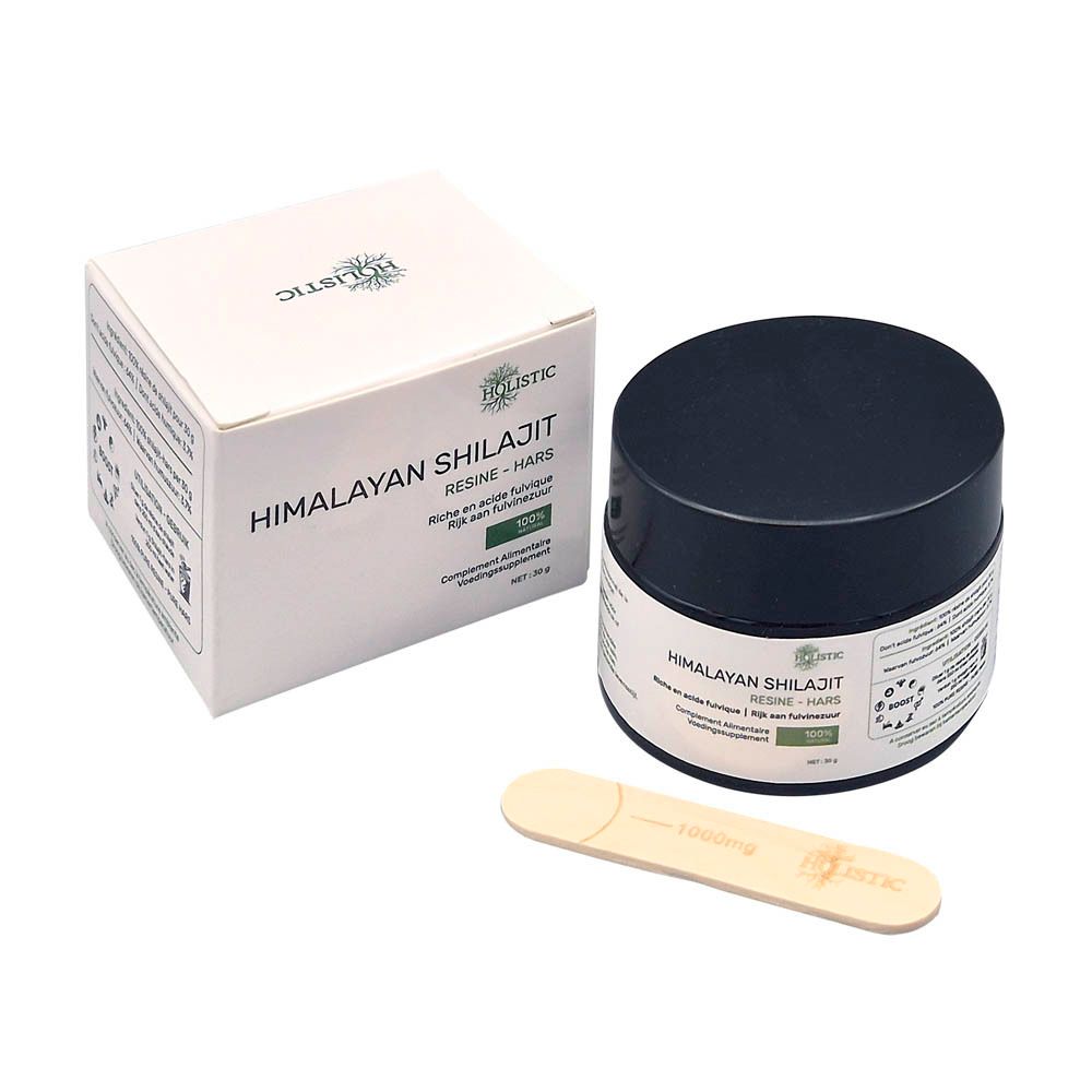 Emballage du produit avec pot noir, spatule en bois et boîte blanche. Fond blanc.
