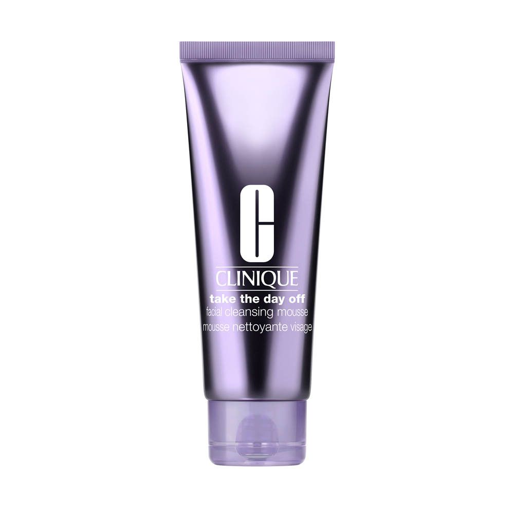 Mousse nettoyante Clinique Take The Day Off dans un tube violet avec un capuchon rabattable.