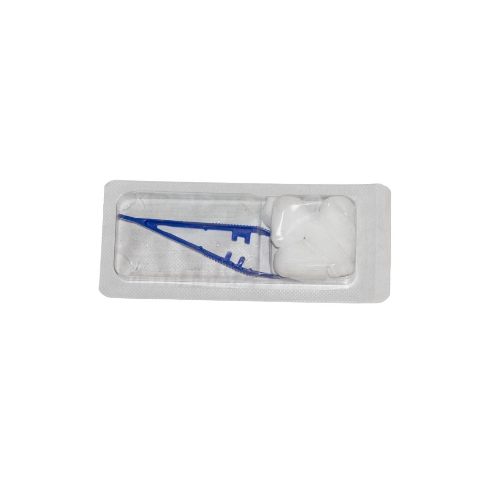 Set de pansement stérile avec pince et tampons.
