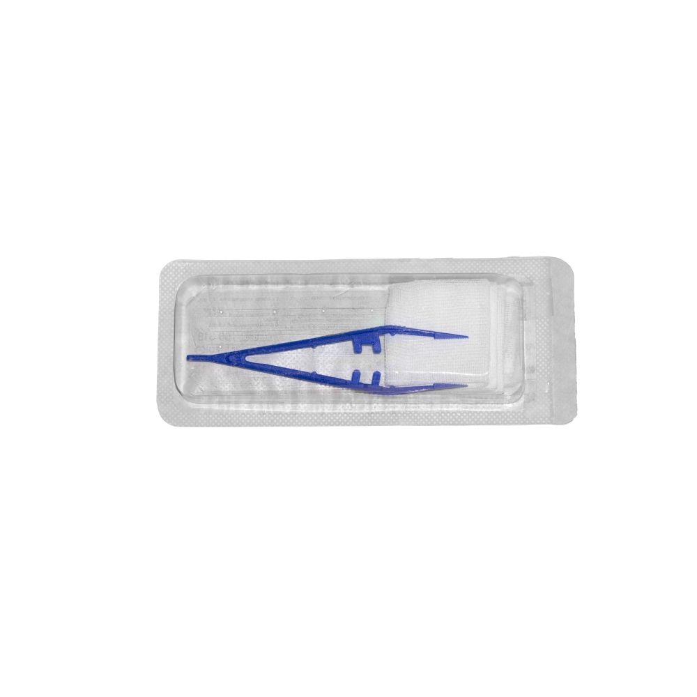 Kit de pansement stérile avec pince et tampons en blister.