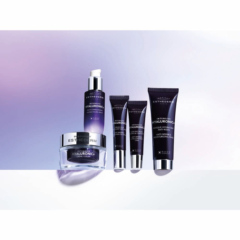 Ensemble de produits. Texte: Institut Esthederm, Intensive Hyaluronic, Sérum yeux, Anti-Wrinkle, Refreshing Eye Serum.