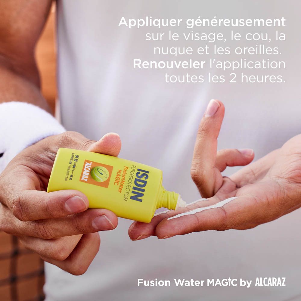 Homme appliquant le produit. Texte: Appliquer généreusement sur le visage, le cou, la nuque et les oreilles.