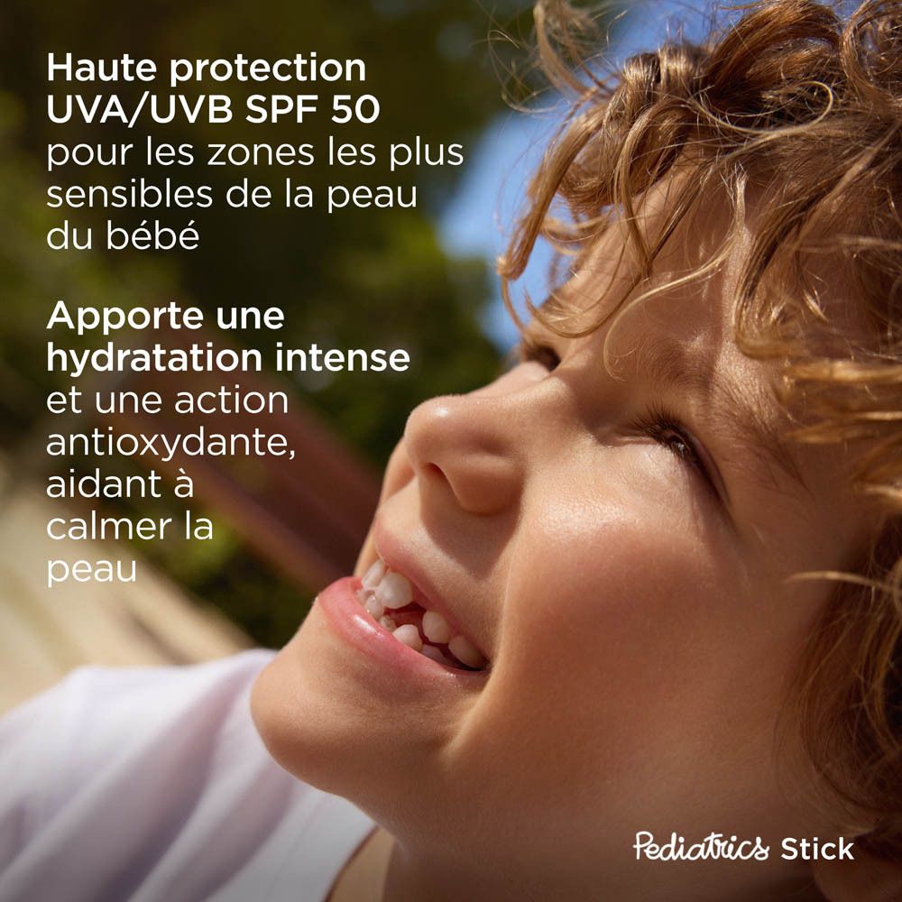 Enfant avec protection solaire. Texte : Haute protection UVA/UVB SPF 50. Hydratation intense, action antioxydante.