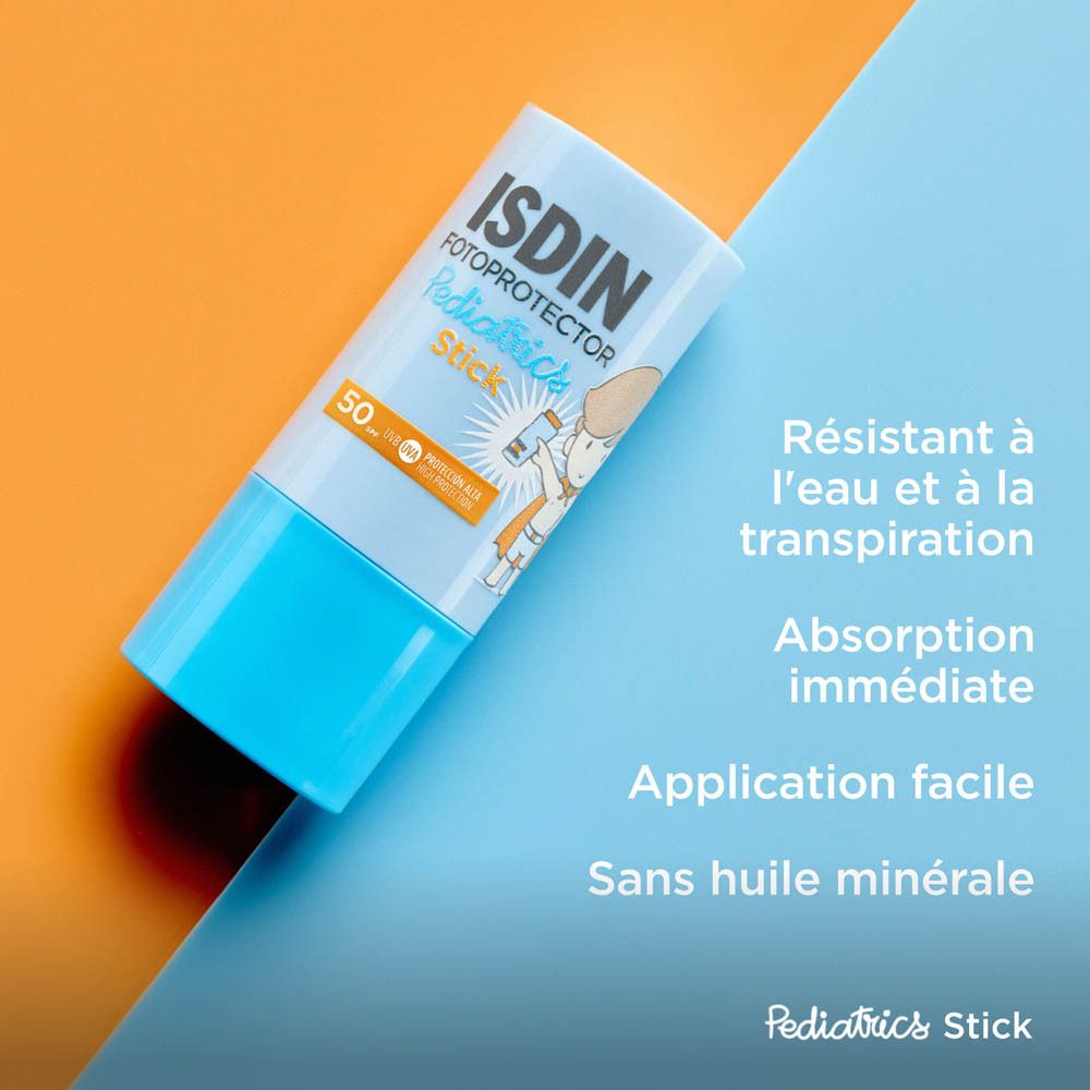 Stick bleu sur fond orange et bleu. Texte : Résistant à l'eau et à la transpiration.