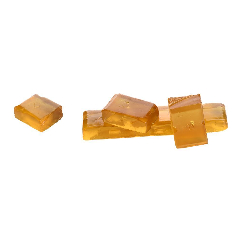 Plusieurs gommes jaune-transparentes. Forme rectangulaire. Sur fond blanc.