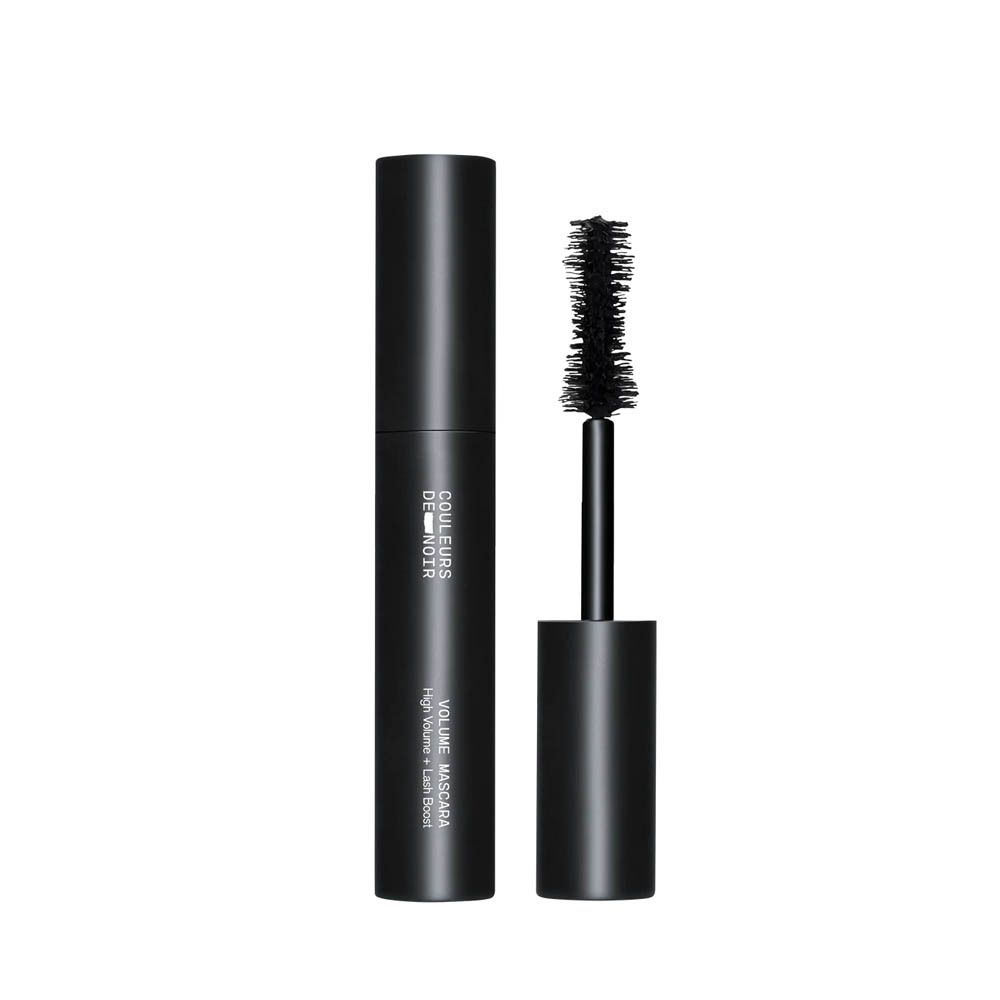 Tube et brosse de mascara. Texte: Couleurs de Noir, Volume Mascara, High Volume + Lash Boost.
