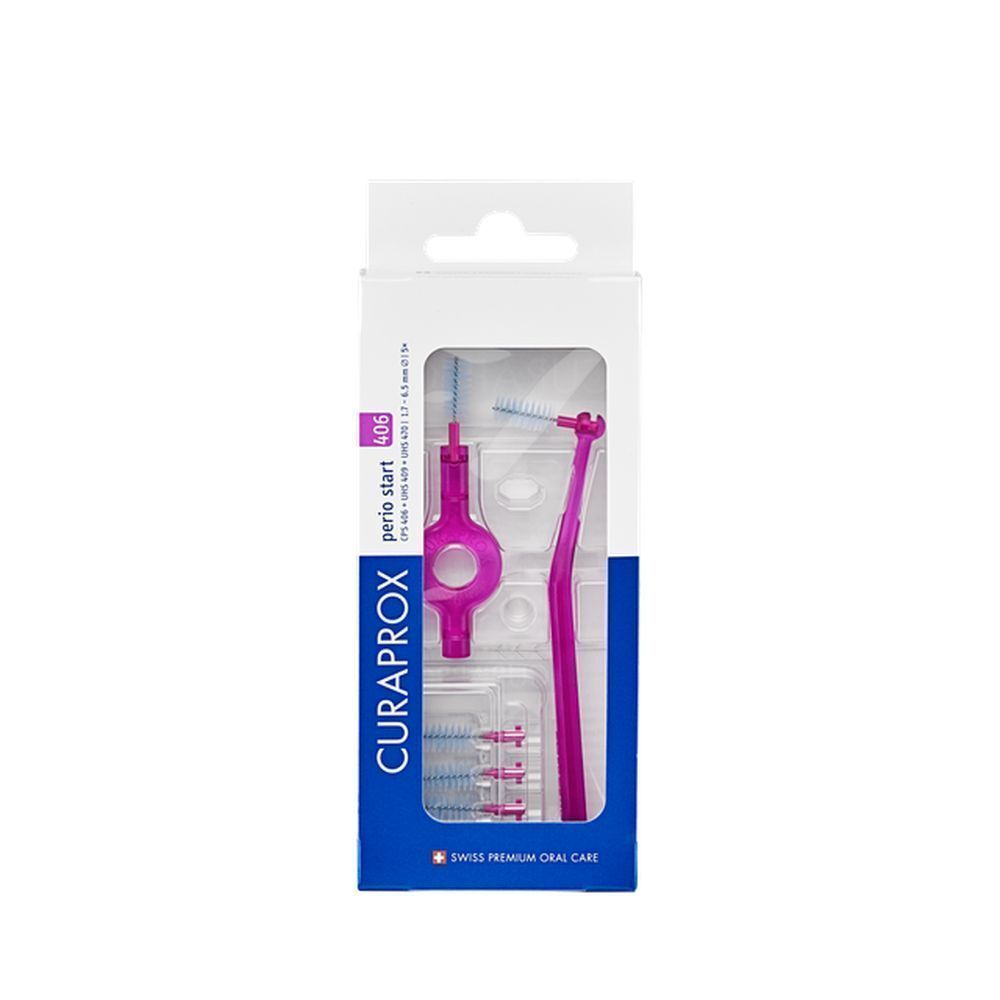 Ensemble de brosses à dents dans un emballage blanc. Supports, brosses et recharges roses visibles. Marque CURAPROX.
