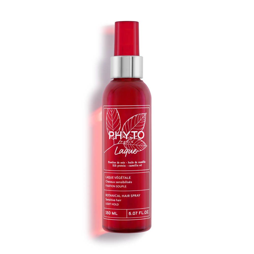 Flacon spray rouge avec bague argentée et bouchon rouge. Inscription : Phyto, Laque, Botanical Hair Spray, 150 ml.