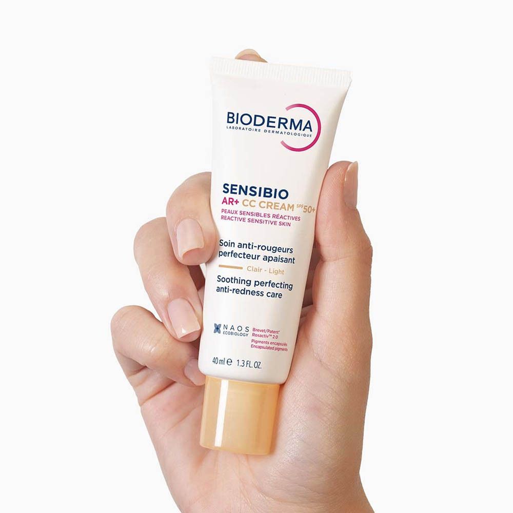 Emballage de Bioderma Sensibio AR+ CC Cream SPF50+ Clair. Rose et blanc. 40ml.