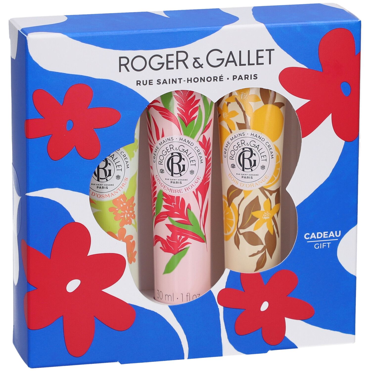 Coffret cadeau de trois crèmes pour les mains. Boîte bleue à motifs floraux et fenêtre. Logo Roger & Gallet.
