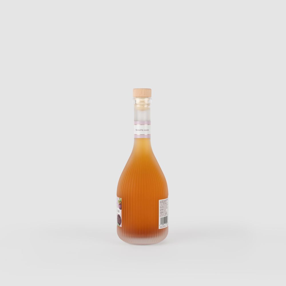 Bouteille en verre de vinaigre de thé. Étiquette avec nom du produit et mangoustan. Bouchon en liège. Surface en verre cannelée.